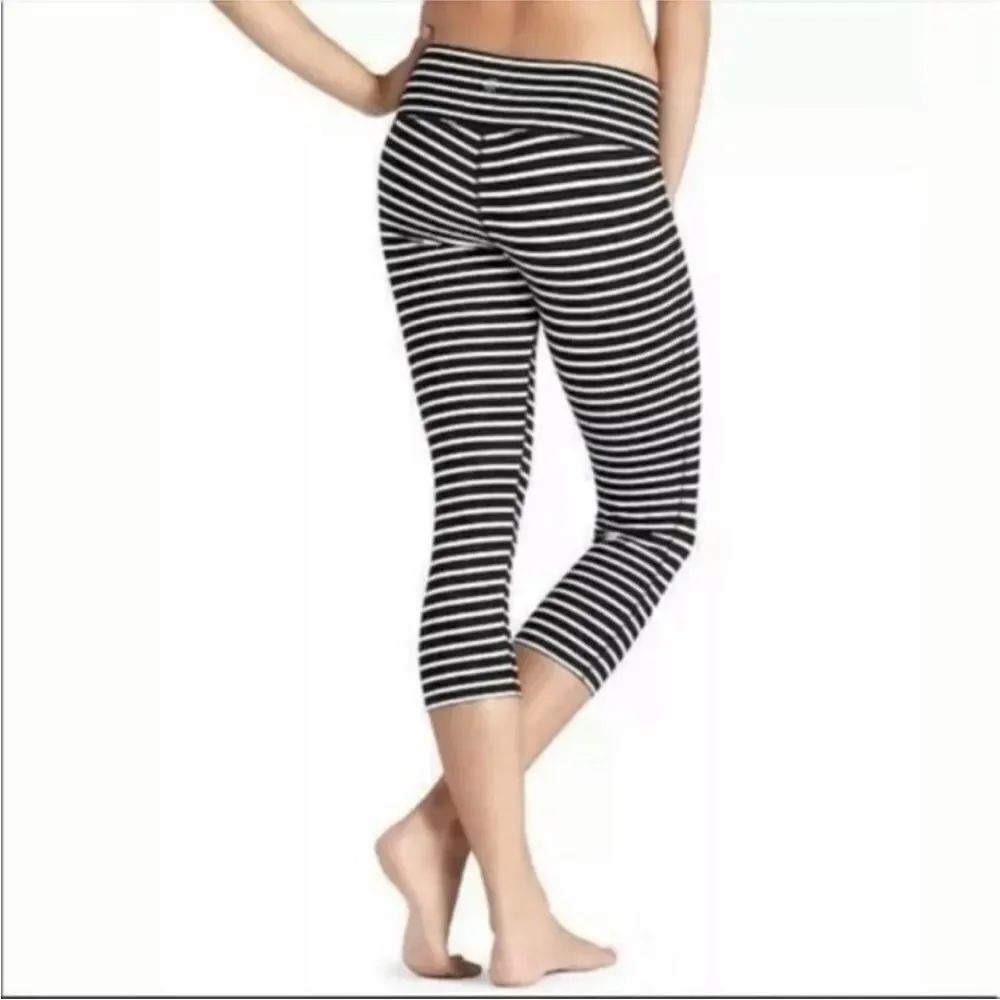 ATHLETA | Chaturanga Black and White Striped Crop Leggings Women’s Size Small